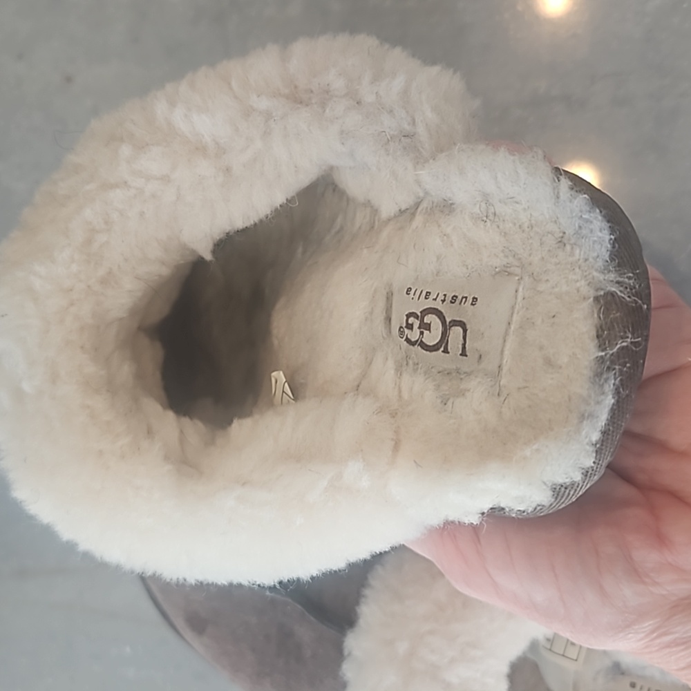 Uggs - Picture 6 of 12